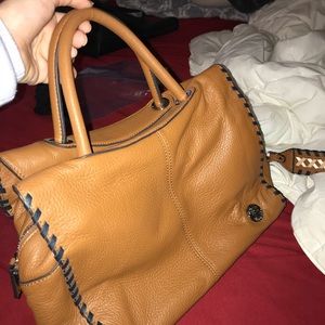 *NEW Vince Camuto handbag with a attachable strap